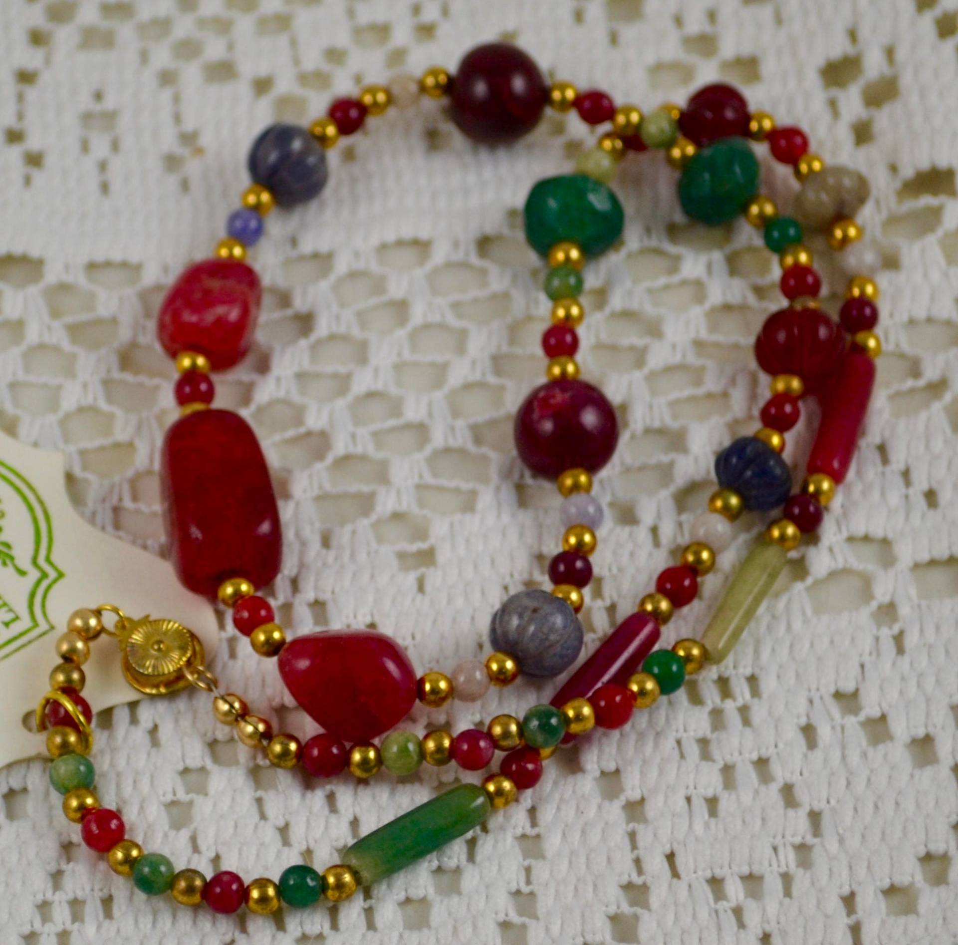 Rot, Grün, Blau Jade Halskette Rot, Grün, Blau Jade Halskette von JenzersGems