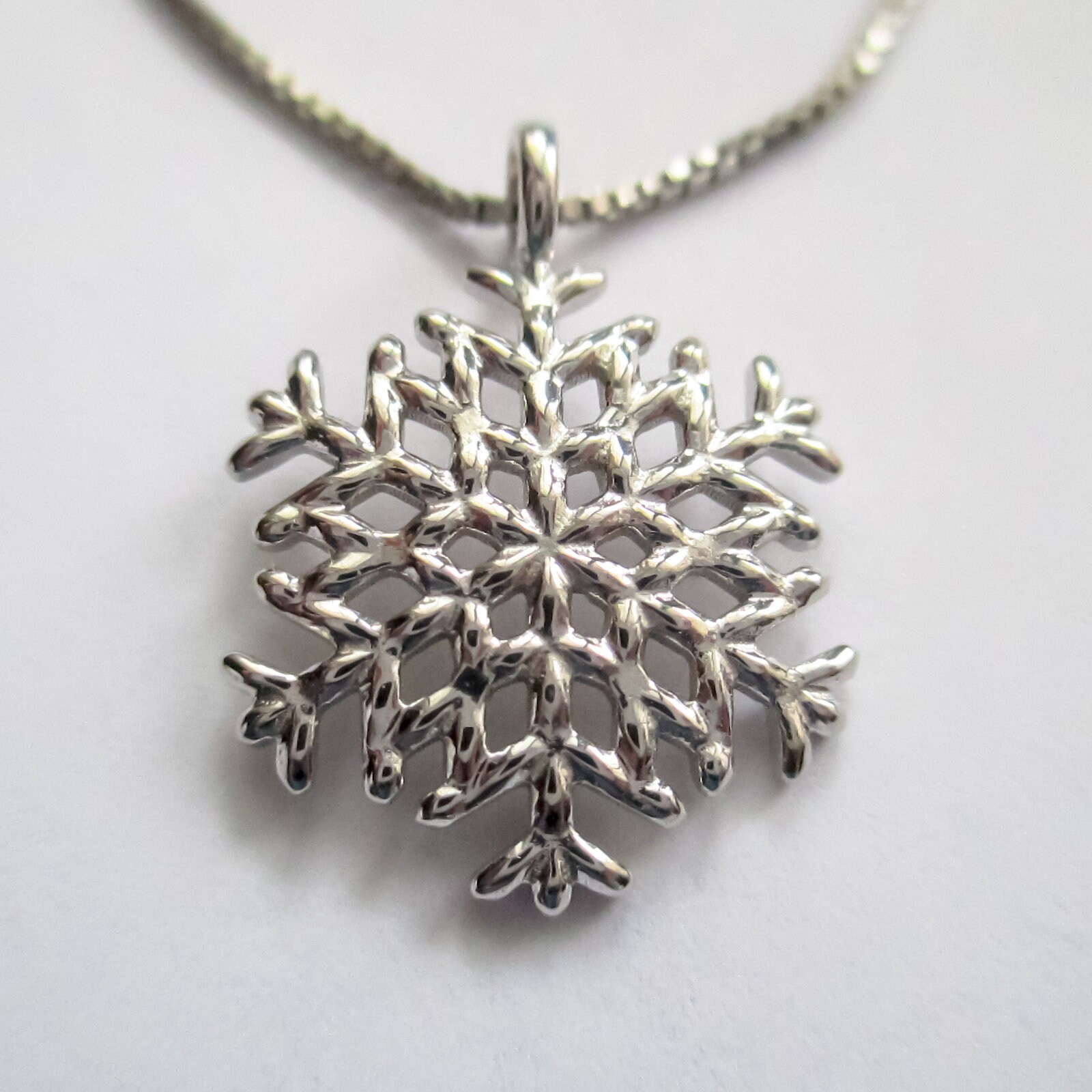 Schneeflocke Charm Anhänger Schneeflocke Charm Anhänger von JeremyMallin