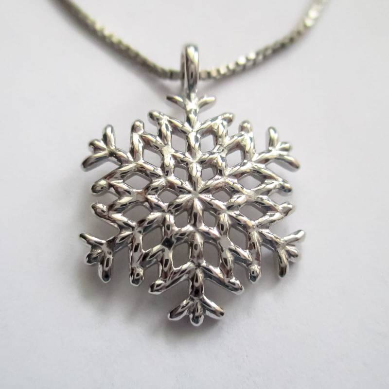 Schneeflocke Charm Anhänger von JeremyMallin