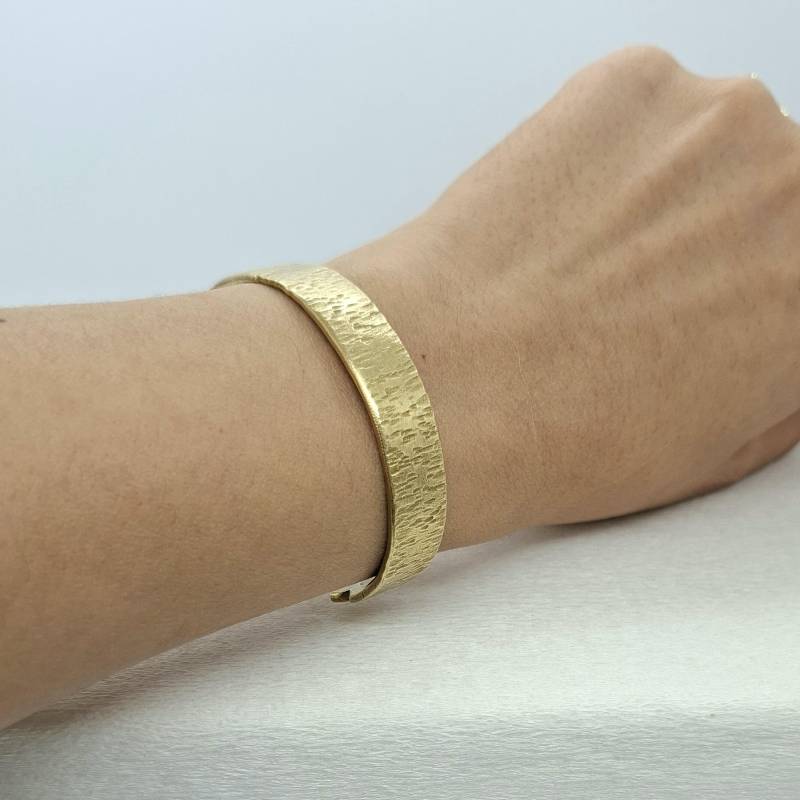Handgemachte Armspange Gehämmert Golden Armband Verstellbarer Armreif Aus Messing Für Handwerker Schmuck Geschenk Handgemachte Armspange Gehämmert Golden Armband Verstellbarer Armreif Aus Messing Für Handwerker Schmuck Geschenk von JerenJewelry