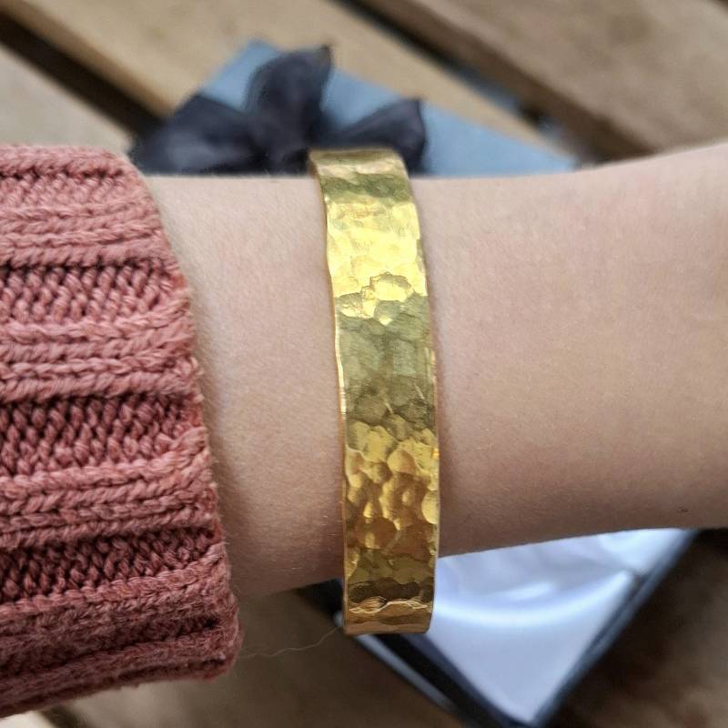 Handgemachte Gehämmerte Manschette Verstellbar Handwerker Messing Armband Goldene Armreif Handgemachte Gehämmerte Manschette Verstellbar Handwerker Messing Armband Goldene Armreif von JerenJewelry