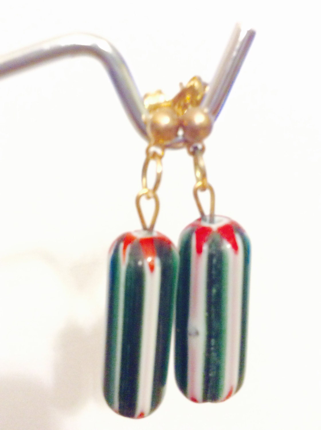 Blau Grün Rot Weiss Gestreifte Ohrstecker, Hippie Boho, Candy Look A-Artig, Einzelstück, Kleiner Shop von JeriAielloartstore