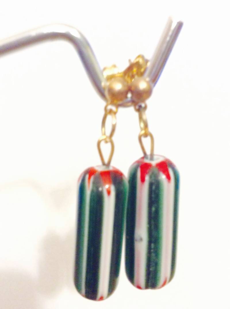 Blau Grün Rot Weiss Gestreifte Ohrstecker, Hippie Boho, Candy Look A-Artig, Einzelstück, Kleiner Shop Blau Grün Rot Weiss Gestreifte Ohrstecker, Hippie Boho, Candy Look A-Artig, Einzelstück, Kleiner Shop von JeriAielloartstore