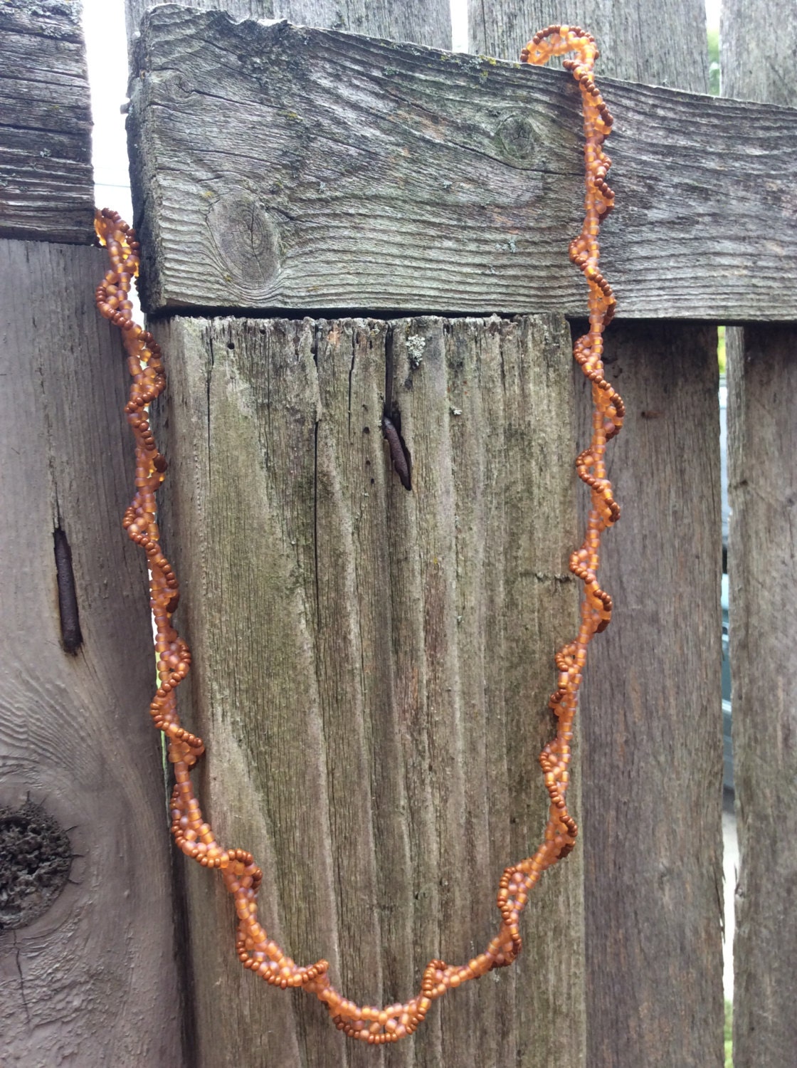 Erdfarbene Spitzenkette, Brauner Schmuck, Gerüschter Halsschmuck, Einzigartiger Neutrales Outfit, Oglala Schmetterling Stich, Alle Jahreszeiten von JeriAielloartstore