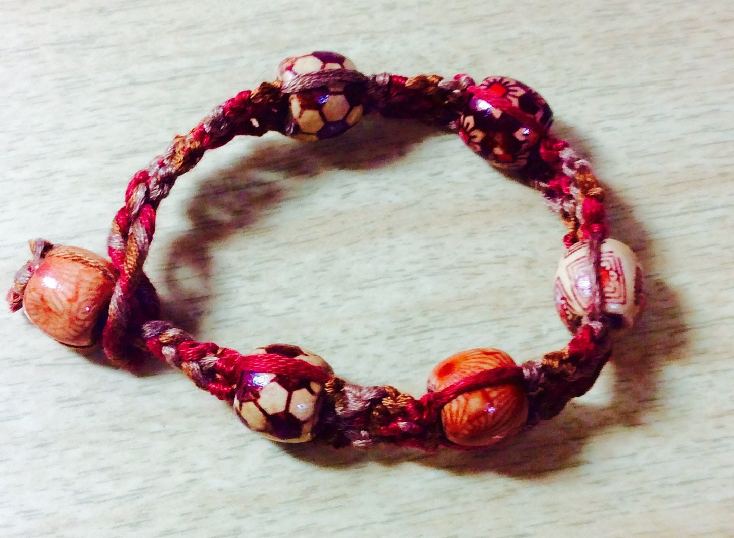 Handgeknüpftes Armband, Erdton, Perlen Stoff Kunst, Armband Für Erwachsene, Größe Med Erwachsen, Freundschaftsarmband, Holzperlen von JeriAielloartstore