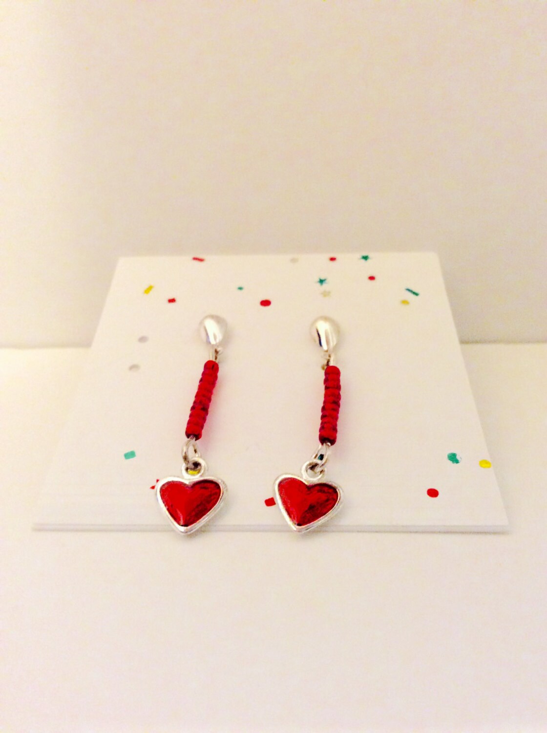 Handgemachte Rot Mit Silber Farbe Herzen Ohrringe, Freundschaftsgeschenk, Roter Schmuck, Valentinstag Jubiläum Geschenk von JeriAielloartstore