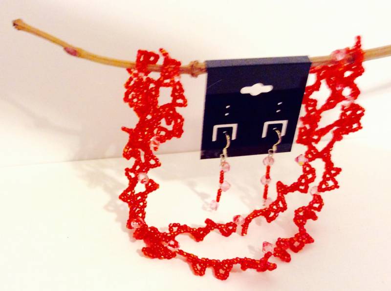 Handgemachte Rote Spitzen Halskette Mit Ohrringen, Schmuck Set Rot, Kristall Und Rocailles Perlen, Anziehbild, Ausgefallenes Geschenk Für Sie Handgemachte Rote Spitzen Halskette Mit Ohrringen, Schmuck Set Rot, Kristall Und Rocailles Perlen, Anziehbild, Ausgefallenes Geschenk Für Sie von JeriAielloartstore