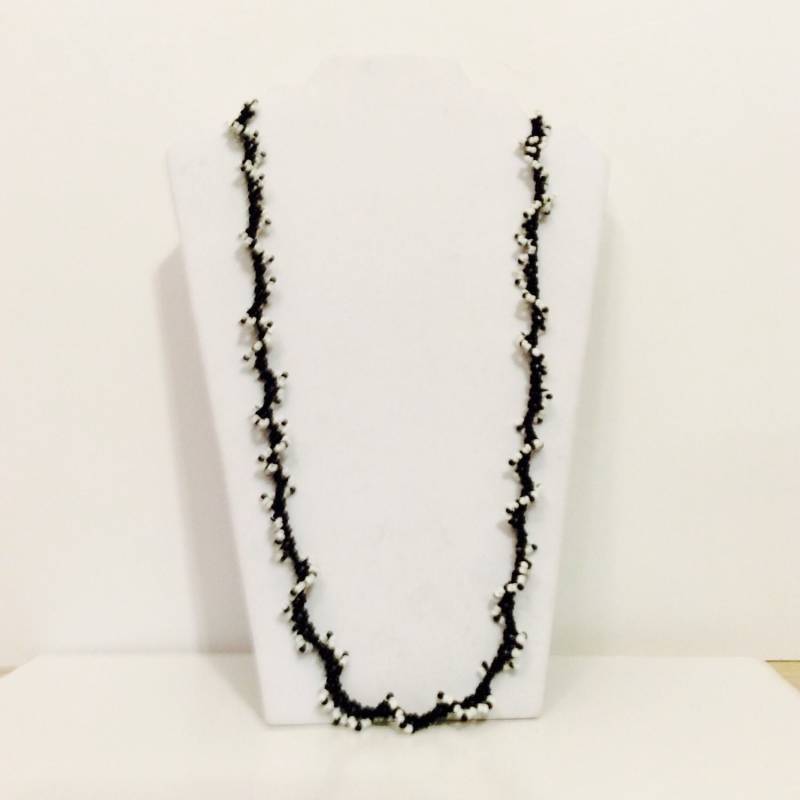 Handgemachte Schwarze Und Weisse Lange Kette Mit Rüschen, Brodierter Schmuck, Eleganter Schmuck Handgemachte Schwarze Und Weisse Lange Kette Mit Rüschen, Brodierter Schmuck, Eleganter Schmuck von JeriAielloartstore