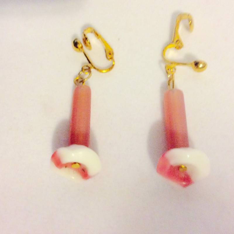 Handgemachter Rosa Ohrclip, Für Alle Jahreszeiten, Kein Durchbohrtes Ohr, Ooak Pink, Und Weiss, Made in America, Small Business von JeriAielloartstore