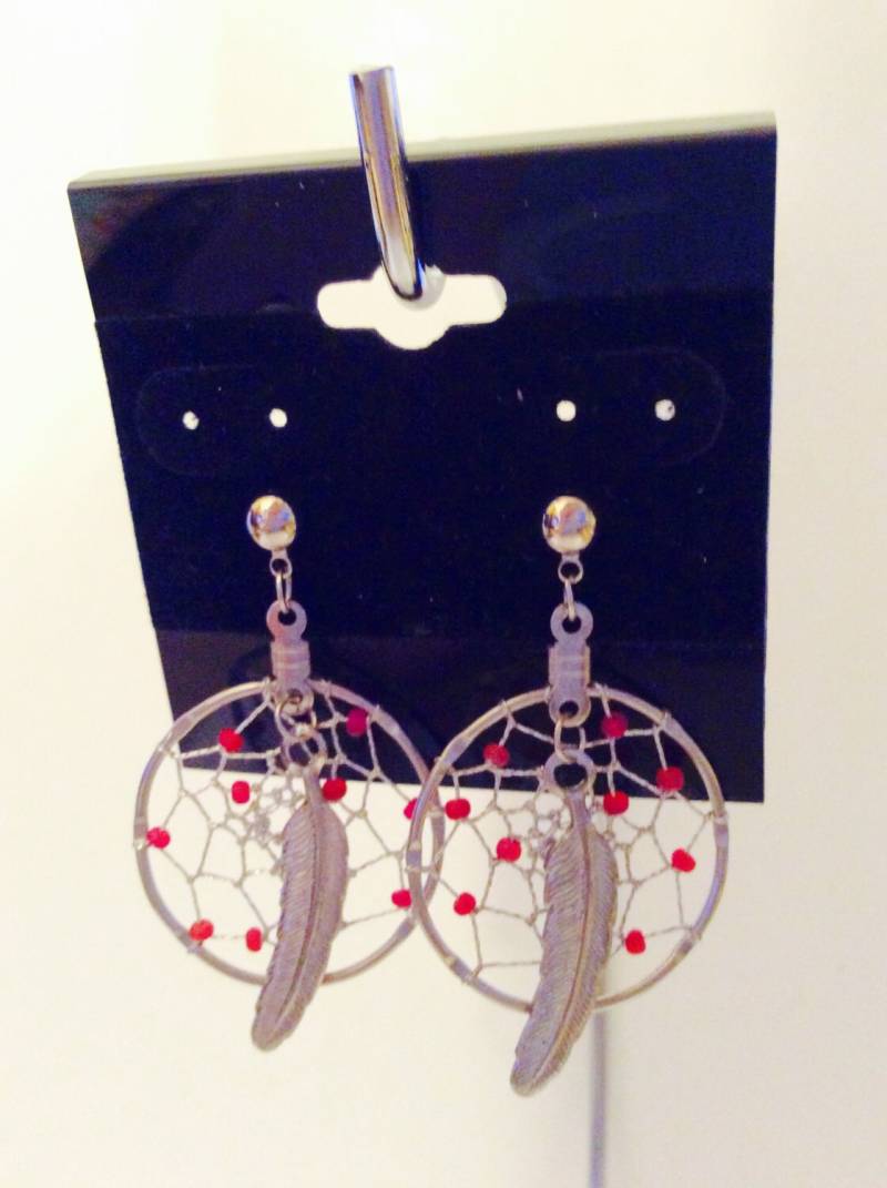 Handgewebter Roter Traumfänger Ohrhänger, Spirituelles Symbol, Traumfänger, Ohrhänger Mit Feder, Pow Wow Schmuck, Unikat Handgewebter Roter Traumfänger Ohrhänger, Spirituelles Symbol, Traumfänger, Ohrhänger Mit Feder, Pow Wow Schmuck, Unikat von JeriAielloartstore