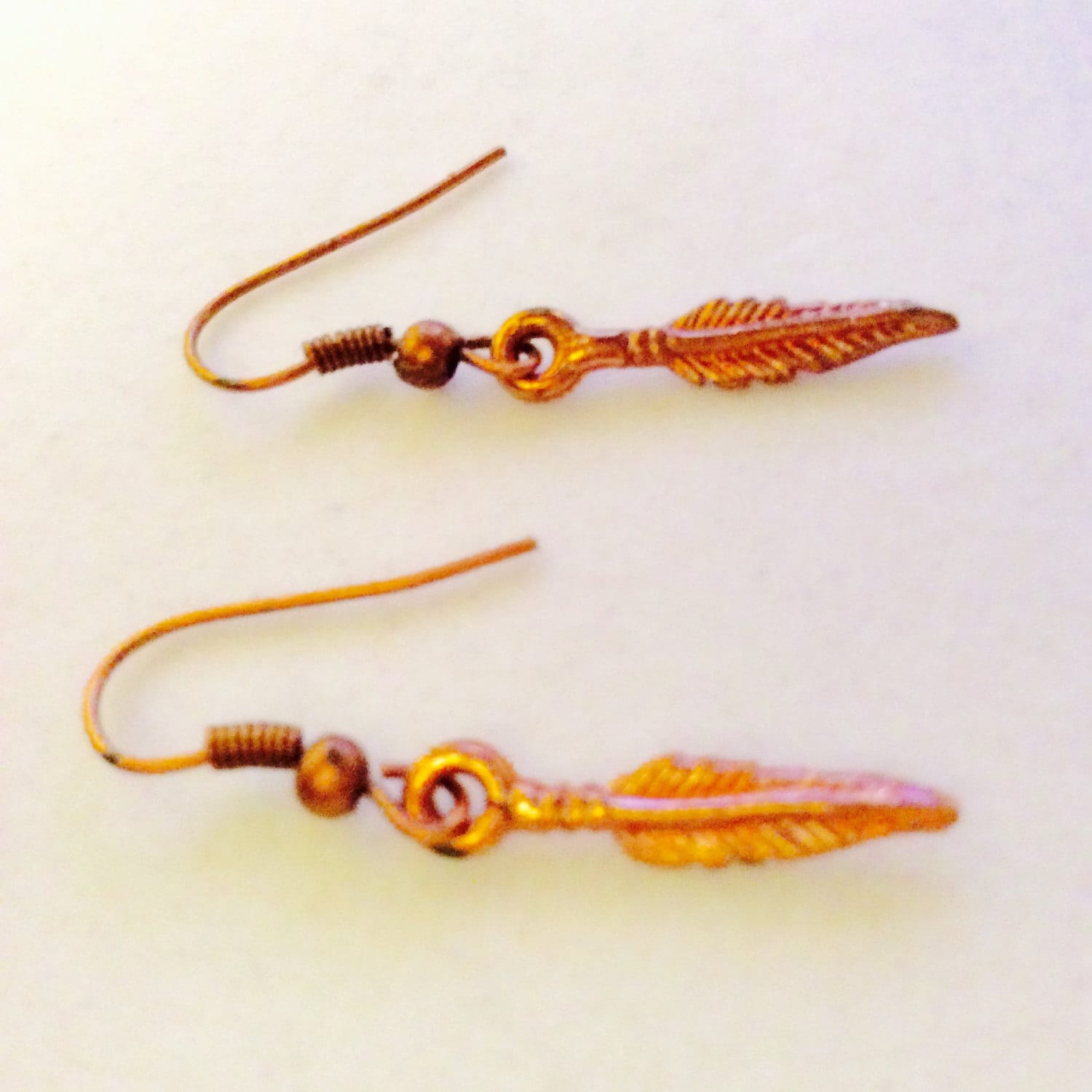 Kupfer Farbene Feder Ohrringe, Pow Wow Modeschmuck, Für Vogelliebhaber, Schmuck Schmuck, Alle Jahreszeiten von JeriAielloartstore