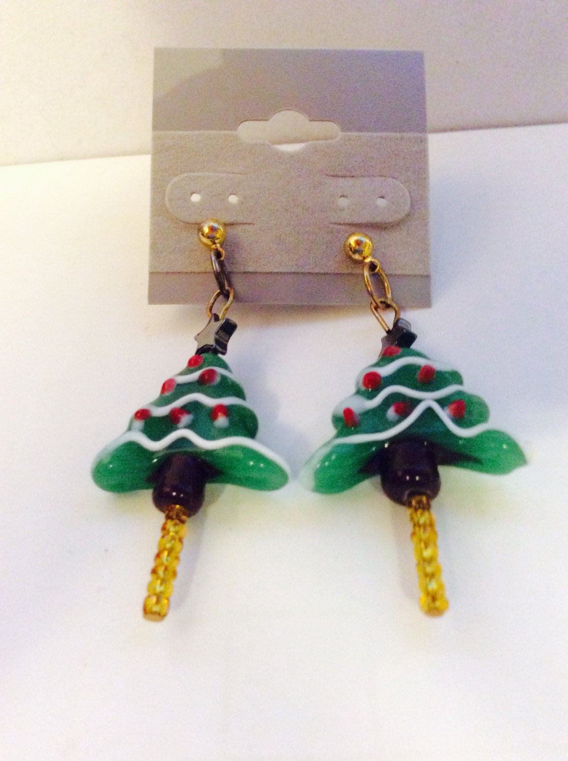 Weihnachtsbaum Ohrringe, Weihnachten Durchbohrte Urlaub Grab Tasche, Baum Schmuck, Grün, Rot Und Weiß Hämatit Stern Spitze von JeriAielloartstore