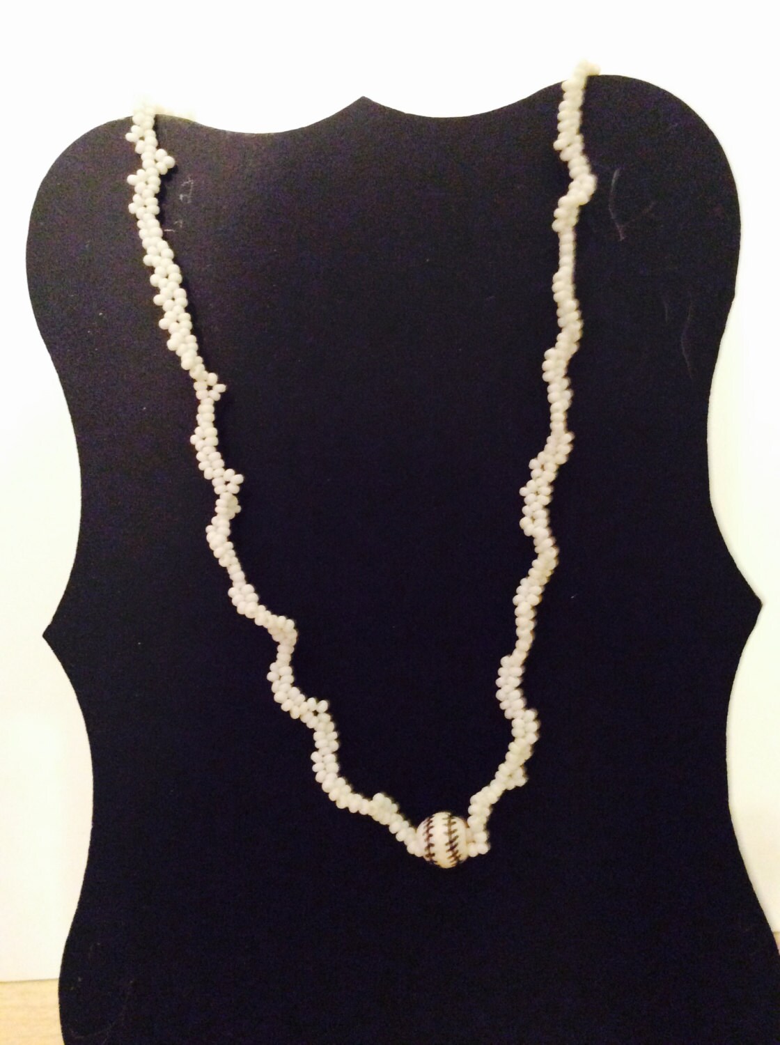 Weiße Baseballhalskette, Sporthalskette, Geschenk Für Baseballspieler, Baseballsaison, Sportfangarderobe von JeriAielloartstore