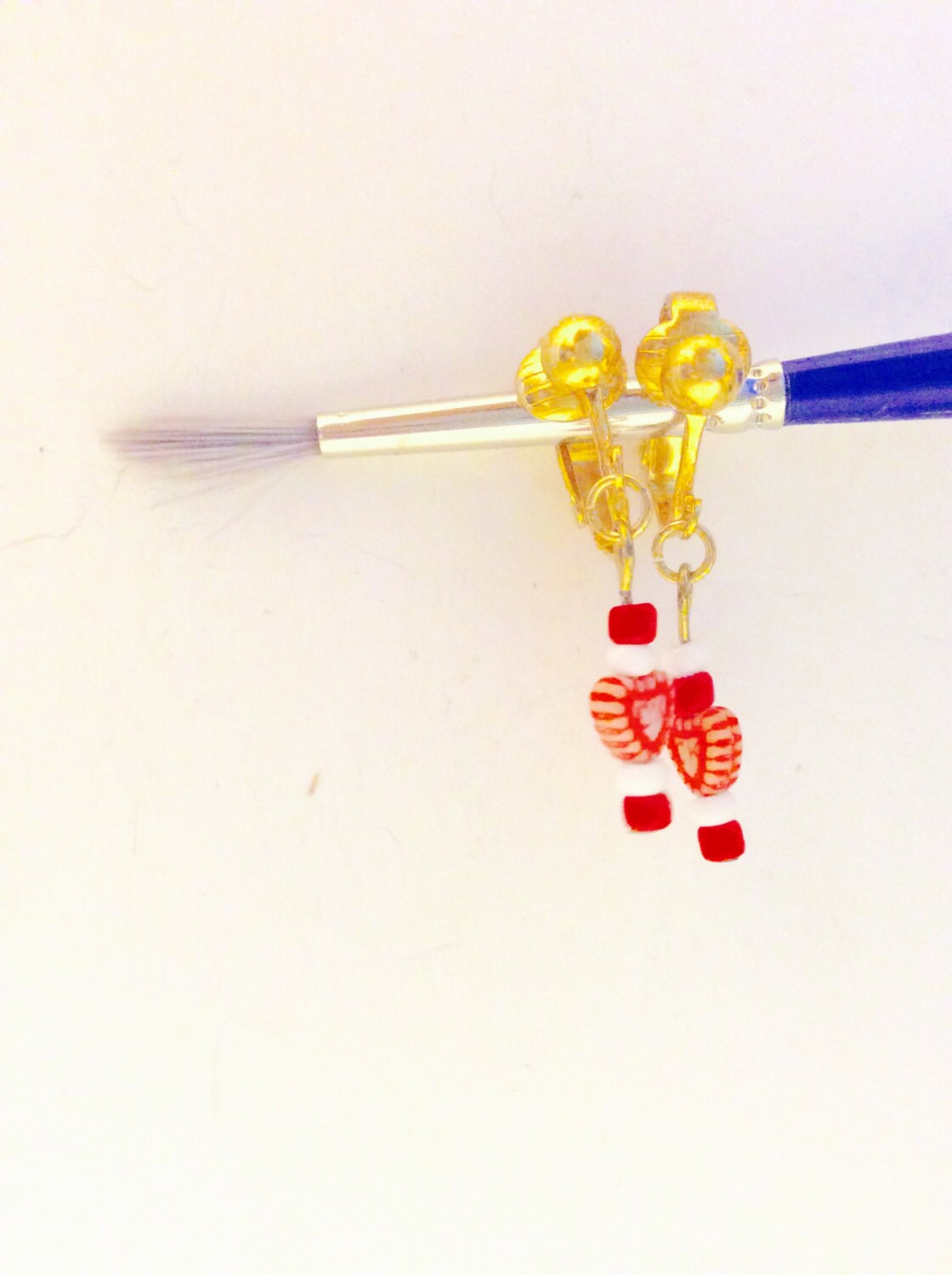 Winzige Herz Ohrclips, Rote Und Weiße Ohrringe, Nicht Durchbohrt, Winter Frühling, Zierlicher Schmuck, Kinder Schmuck von JeriAielloartstore