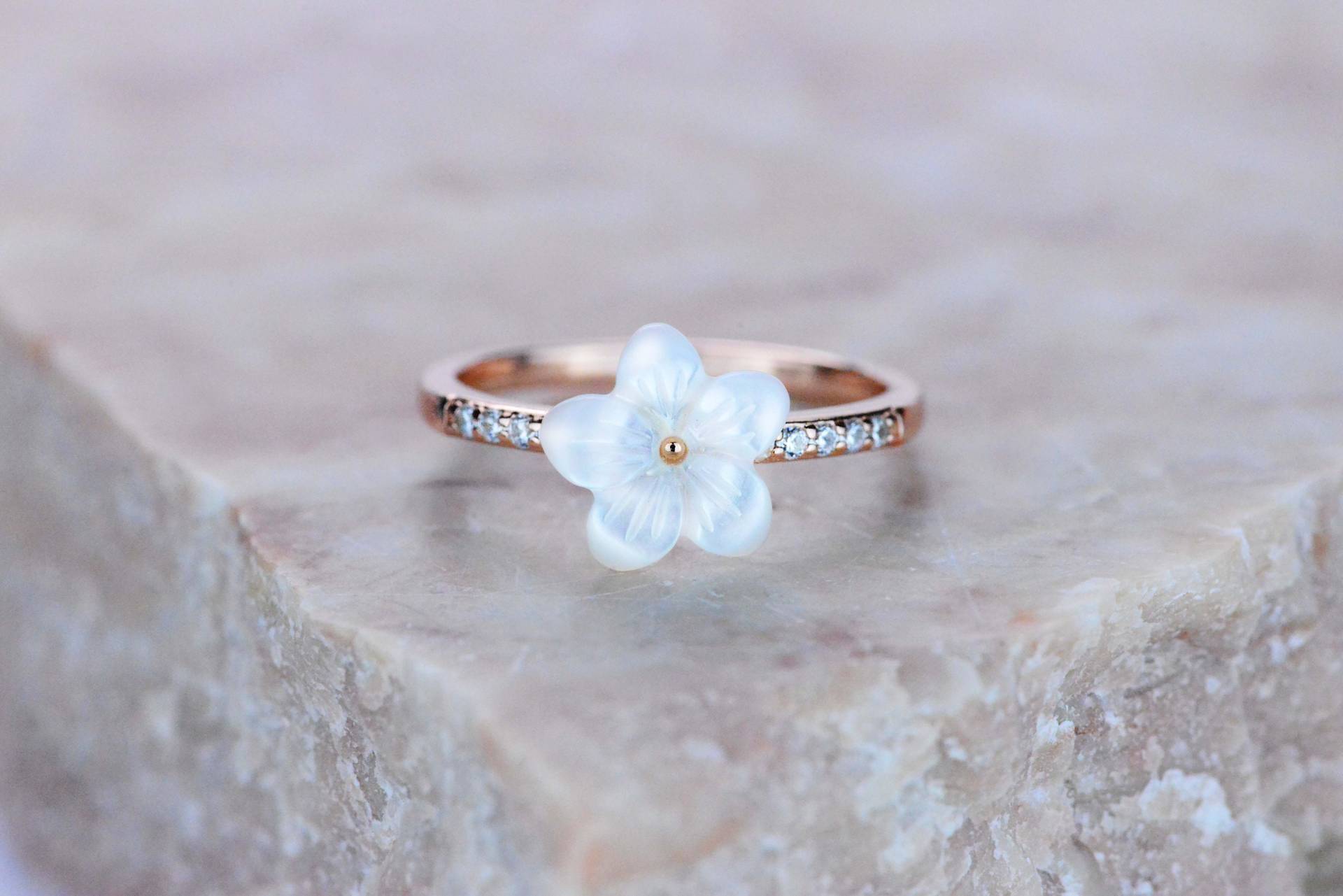 Keramik Blumen Ring Keramik Blumen Ring von JerseyMoissanite