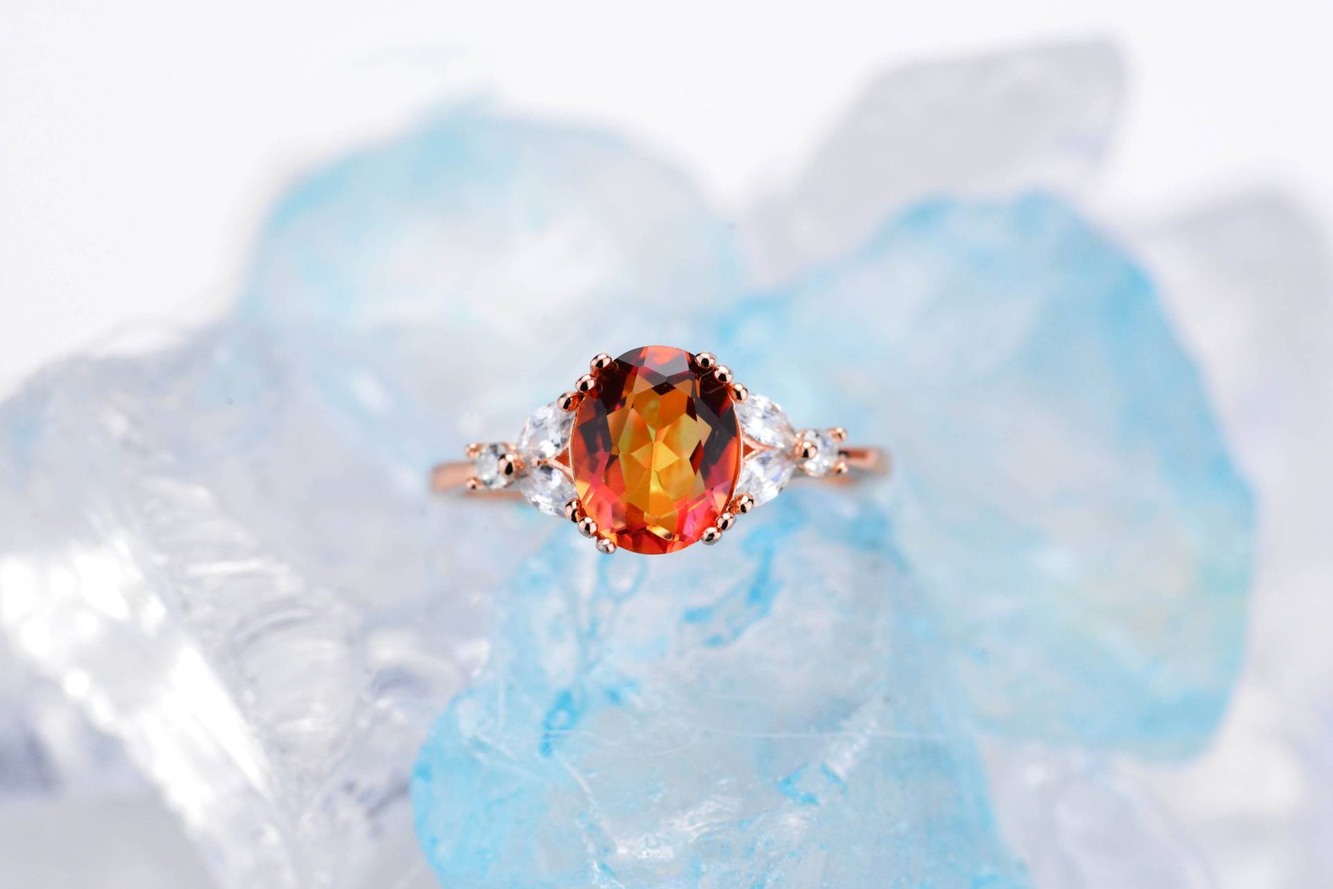 Rose Gold Überzogener Silberner Vintage Art-Natürlicher Oval Mystery Cristal Ring, 2Ct Ovaler Natürlicher Cristal-Ring, Roter Goldeinzigartiger Rose Gold Überzogener Silberner Vintage Art-Natürlicher Oval Mystery Cristal Ring, 2Ct Ovaler Natürlicher Cristal-Ring, Roter Goldeinzigartiger von JerseyMoissanite