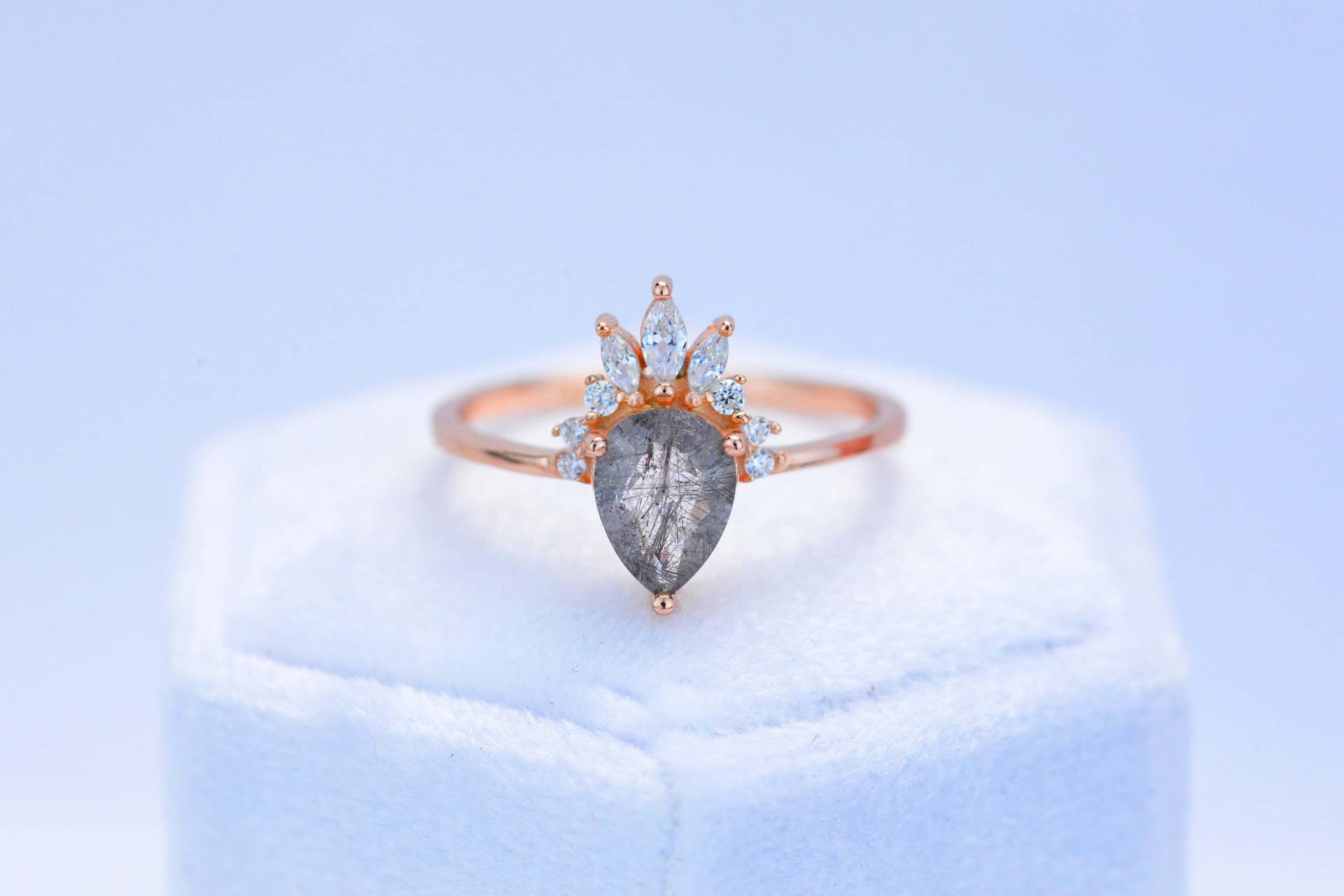 Roségold Überzogener Zierlicher Natürlicher Rutilquarzring, 2Ct Quarzring Im Birnenschliff, Roségoldring Einzigartiger Gebogener Marquiseschliffring Roségold Überzogener Zierlicher Natürlicher Rutilquarzring, 2Ct Quarzring Im Birnenschliff, Roségoldring Einzigartiger Gebogener Marquiseschliffring von JerseyMoissanite