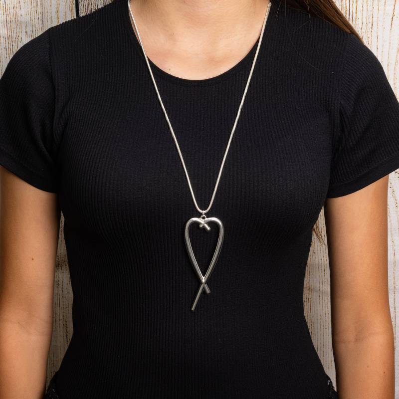 Große Kreuz Herz Anhänger Halskette Versilbert Statement Schmuck Große Kreuz Herz Anhänger Halskette Versilbert Statement Schmuck von Jessandlous