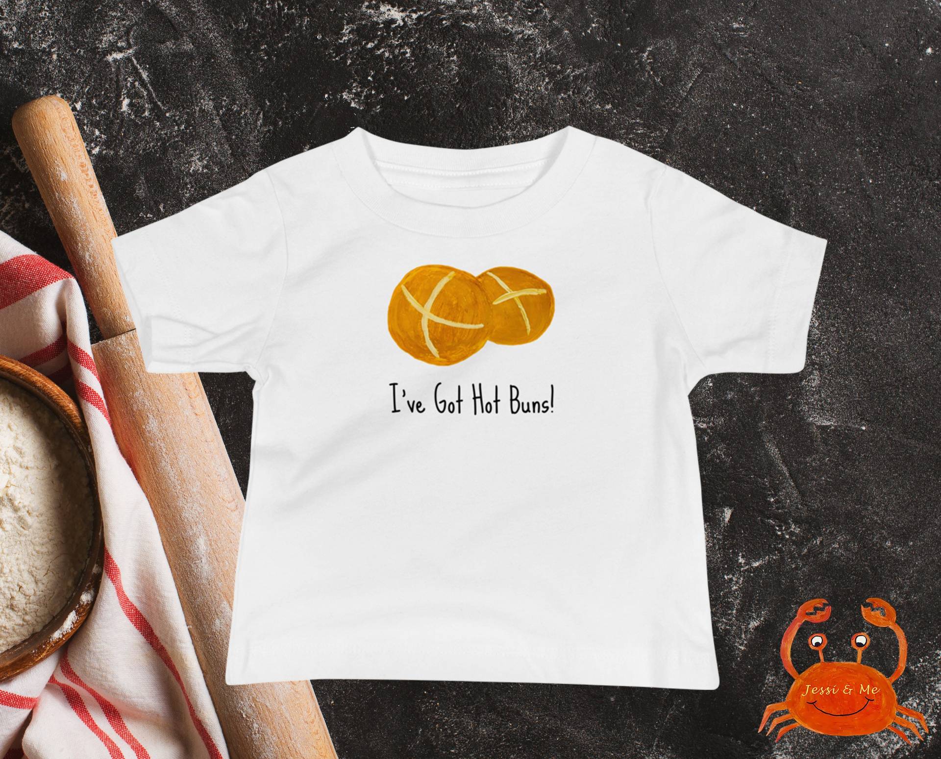 Baby Jersey Kurzärmeliges Hot Cross Buns T-Shirt, Süßes I've Got Lustiges Dessert Design von JessiandMe