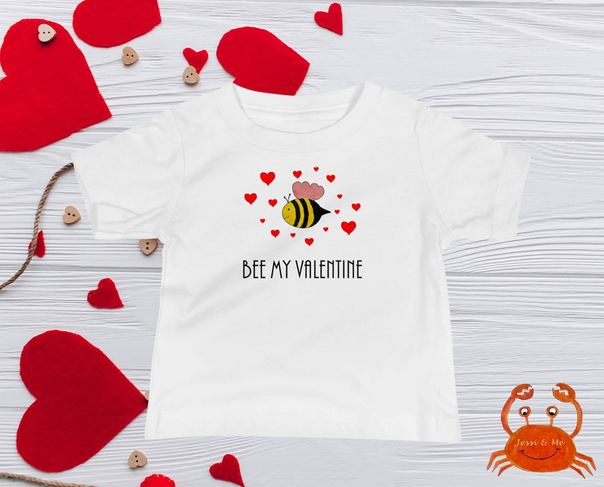 Baby Jersey Kurzarm Valentinstag T-Shirt, Süßes Bee My Valentine Fun Es Clothes von JessiandMe