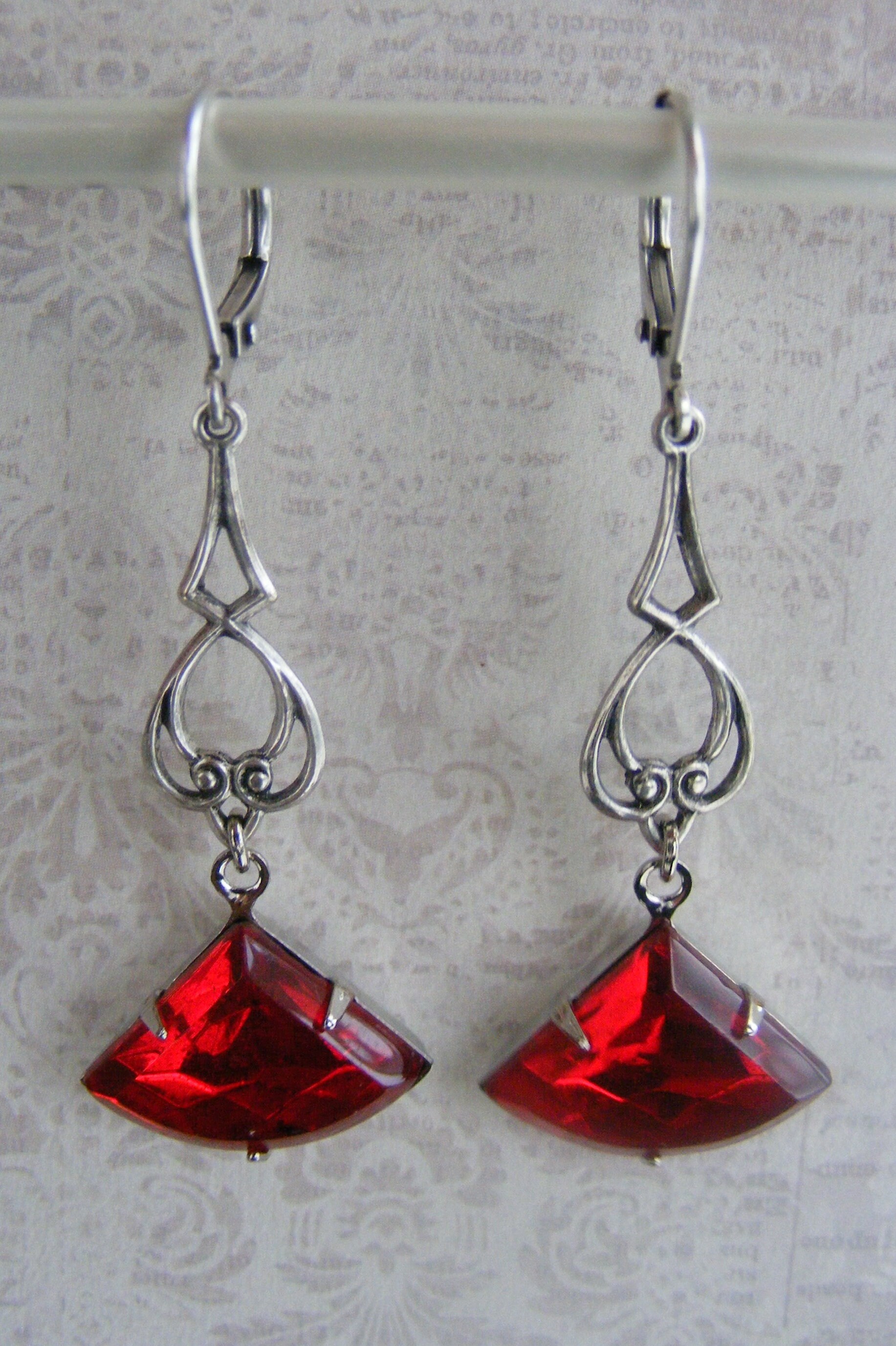 Art Deco Stil Rubinrotes Glas Und Silber Ochsen Ohrringe von JessicaAscoughDesign