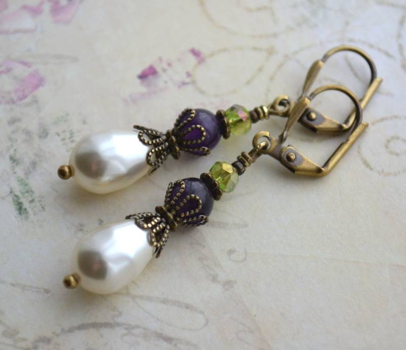 Suffragette Edwardian Victorian Jugendstil Art Deco Stil Antiqued Messing Amethyst, Peridot Glas Und Kristall Perle Ohrringe von JessicaAscoughDesign
