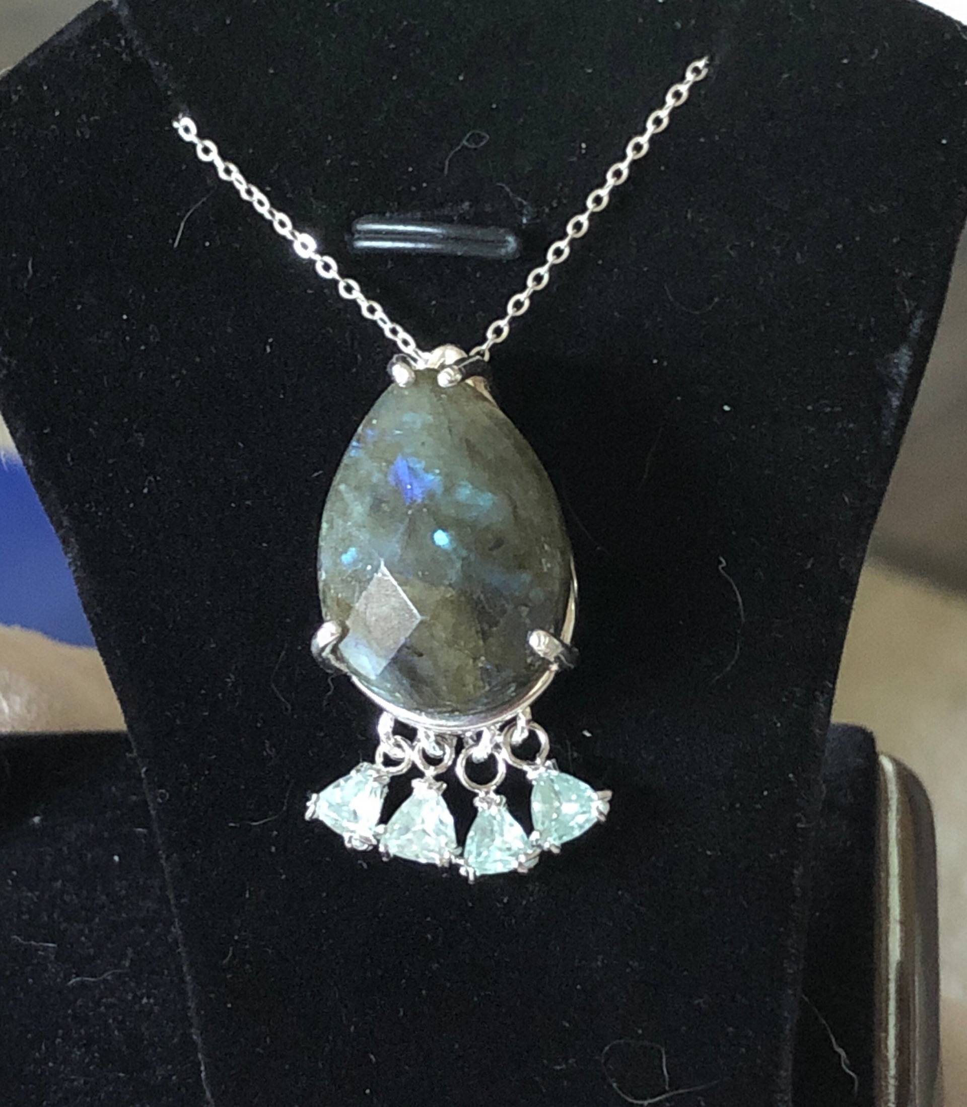 Göttin Teardrop Edelstein Halskette Göttin Teardrop Edelstein Halskette von JessicaBeJewels