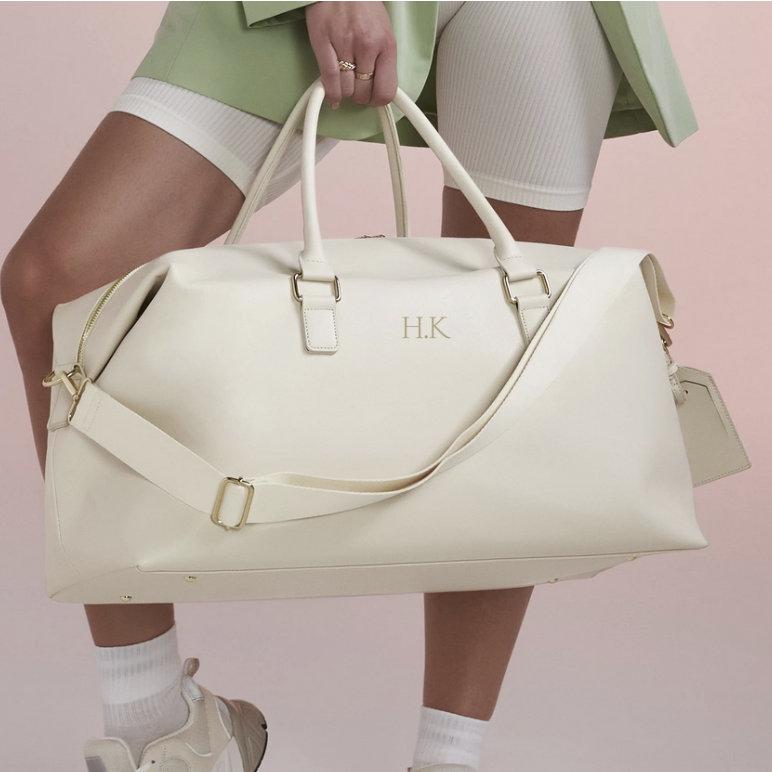 Personalisierte Tasche Mit Initialen, Weekender Federtasche Kunstleder Tasche, Monogramm Handgepäcktasche, Taschen Für Frauen, Gurt von JessicaHollieGifts