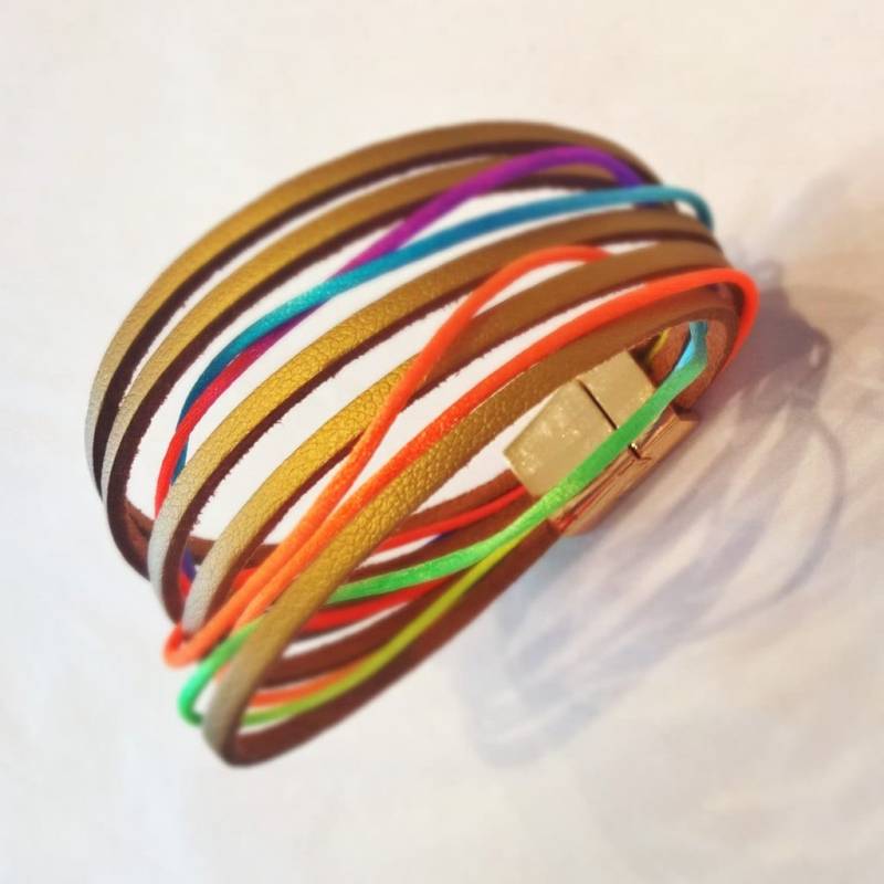 Gold/Silber/Schwarz/Weiß/Gold Sparkle Funkeln/Silber Leder Und Neon Schnur Multistrand Armband Mit Magnetverschluss Gold/Silber/Schwarz/Weiß/Gold Sparkle Funkeln/Silber Leder Und Neon Schnur Multistrand Armband Mit Magnetverschluss von JessicaJewelsUK
