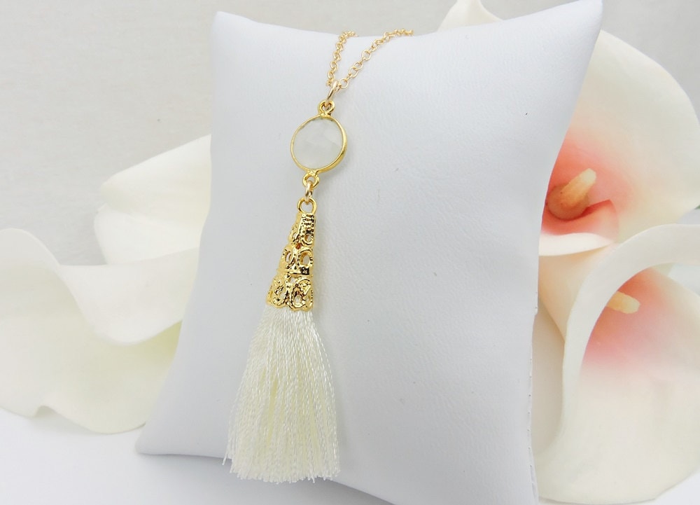 Free Us Ship Gold Gefüllt Mondstein Und Creme Quaste Halskette Boho Free Us Ship Gold Gefüllt Mondstein Und Creme Quaste Halskette Boho von JessicasBridal