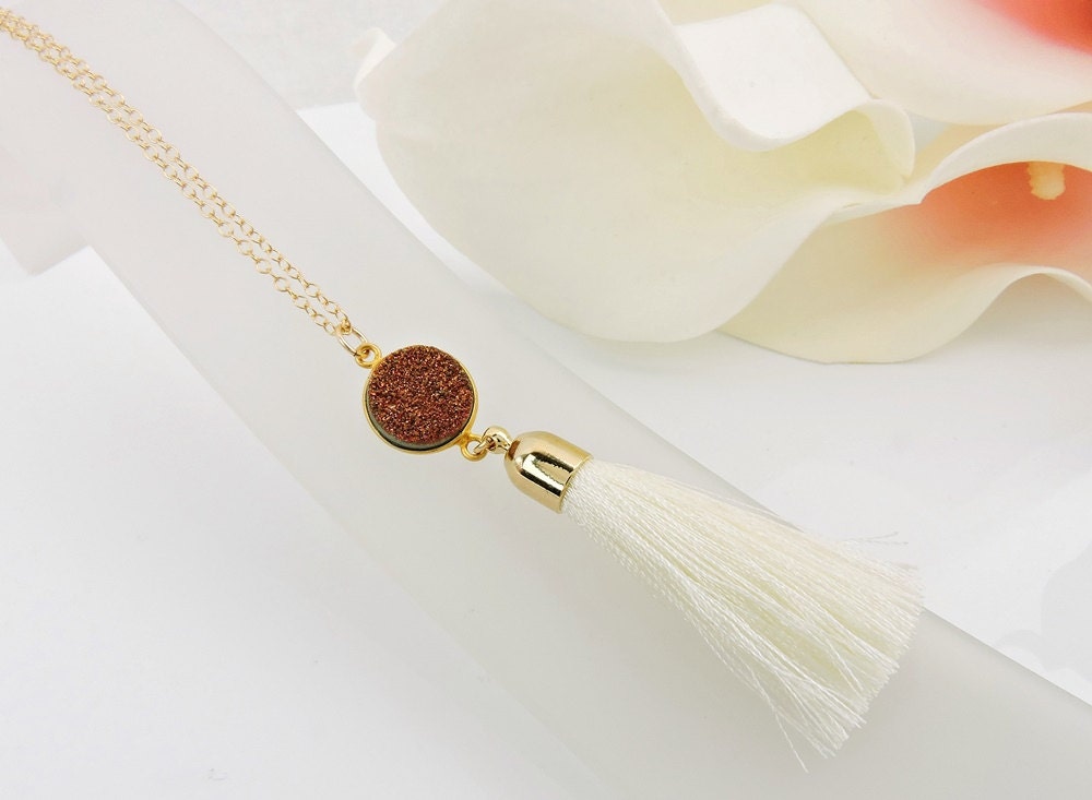 Kostenloser Us Schiff Gold Gefülltes Kupfer Druse Und Creme Quaste Halskette Drusy Boho Kostenloser Us Schiff Gold Gefülltes Kupfer Druse Und Creme Quaste Halskette Drusy Boho von JessicasBridal