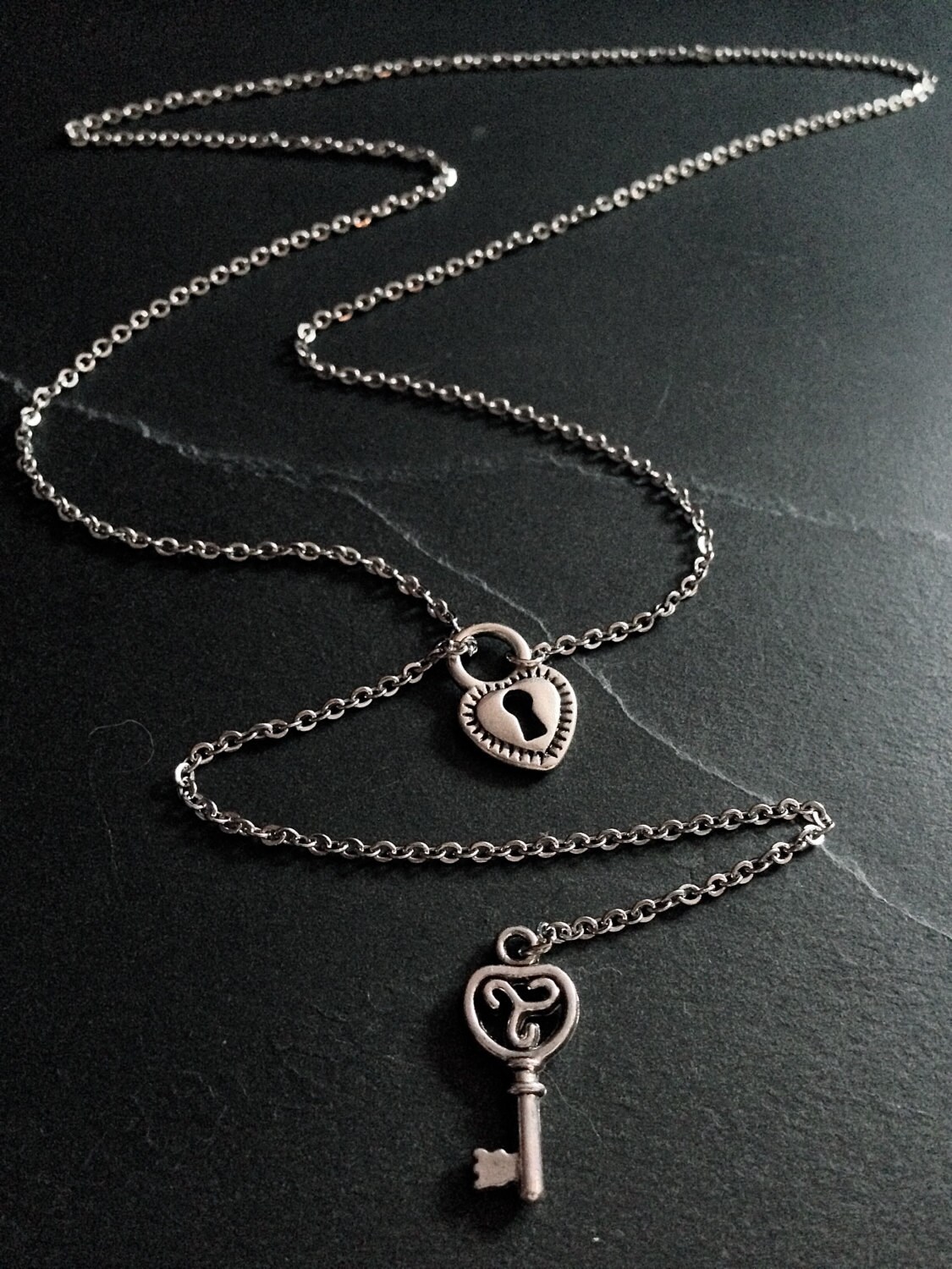 Schlüssel Herzschloss Halskette Silber Lariat Y-Drop Style - 26 "Edelstahl Flachkabel Kette Schlüssel Herzschloss Halskette Silber Lariat Y-Drop Style - 26 "Edelstahl Flachkabel Kette von JessoJools