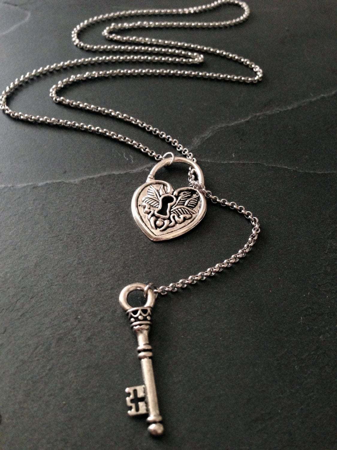 Silber Schlüssel Herz Schloss Lariat Stil Anhänger Halskette - 26 "Edelstahl Rolo Kette Silber Schlüssel Herz Schloss Lariat Stil Anhänger Halskette - 26 "Edelstahl Rolo Kette von JessoJools