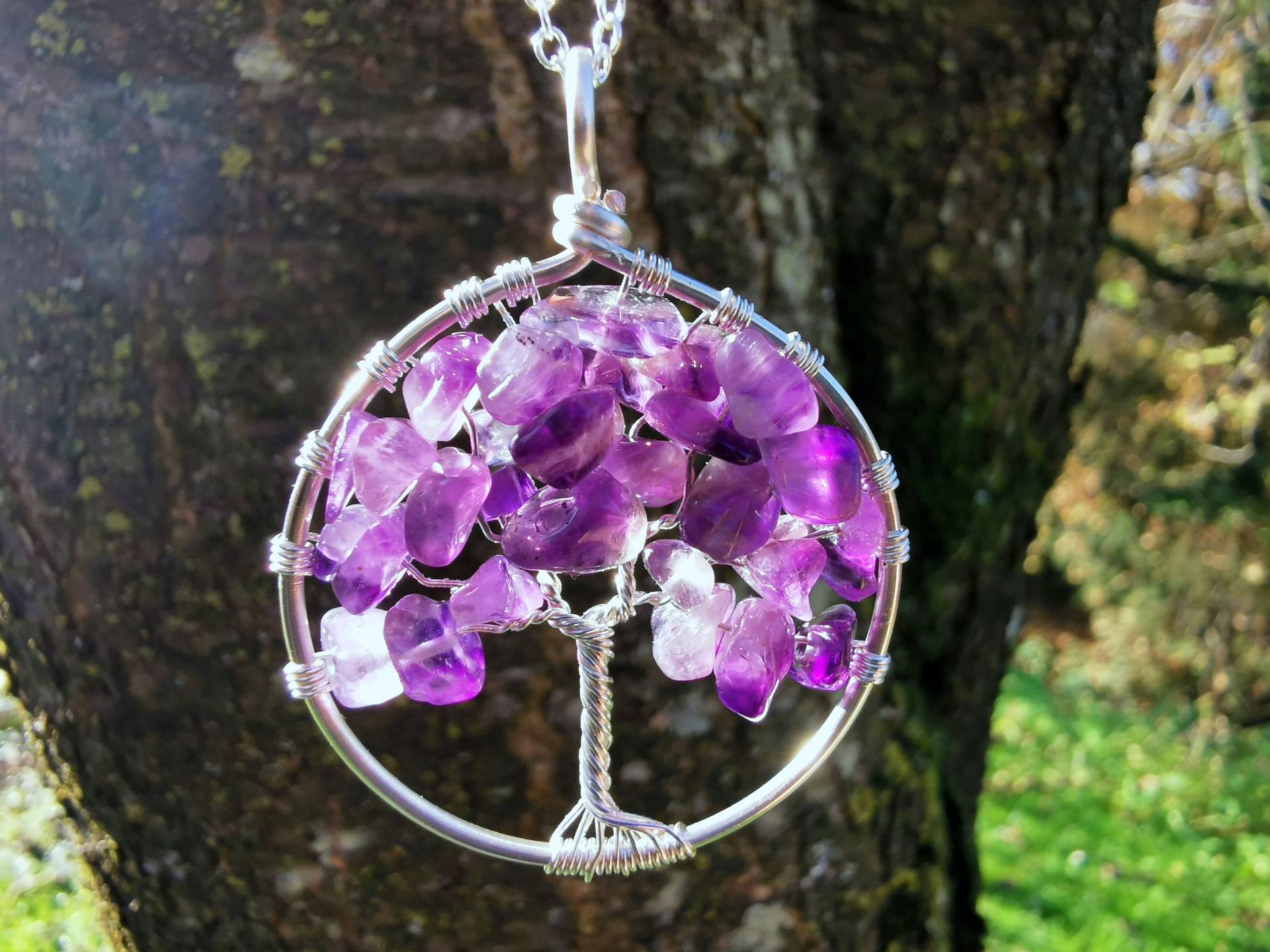 Baum-Anhänger Mit Amethyst-Edelsteinen Baum-Anhänger Mit Amethyst-Edelsteinen von JessyHerc