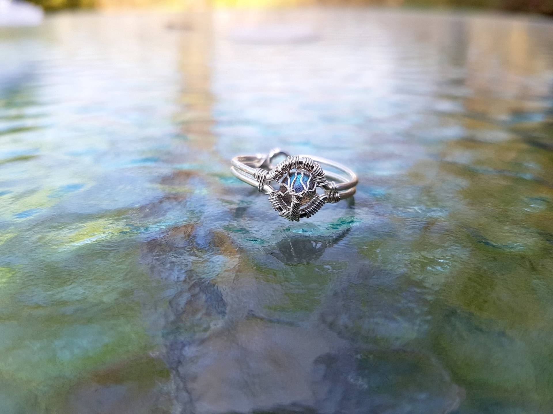 Baumring Mit Einem Labradorit Edelstein Baumring Mit Einem Labradorit Edelstein von JessyHerc