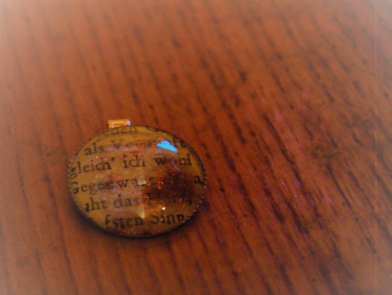 Vintage Book Charms/Pendants - For Booklovers Vintage Book Charms/Pendants - For Booklovers von Jestermind