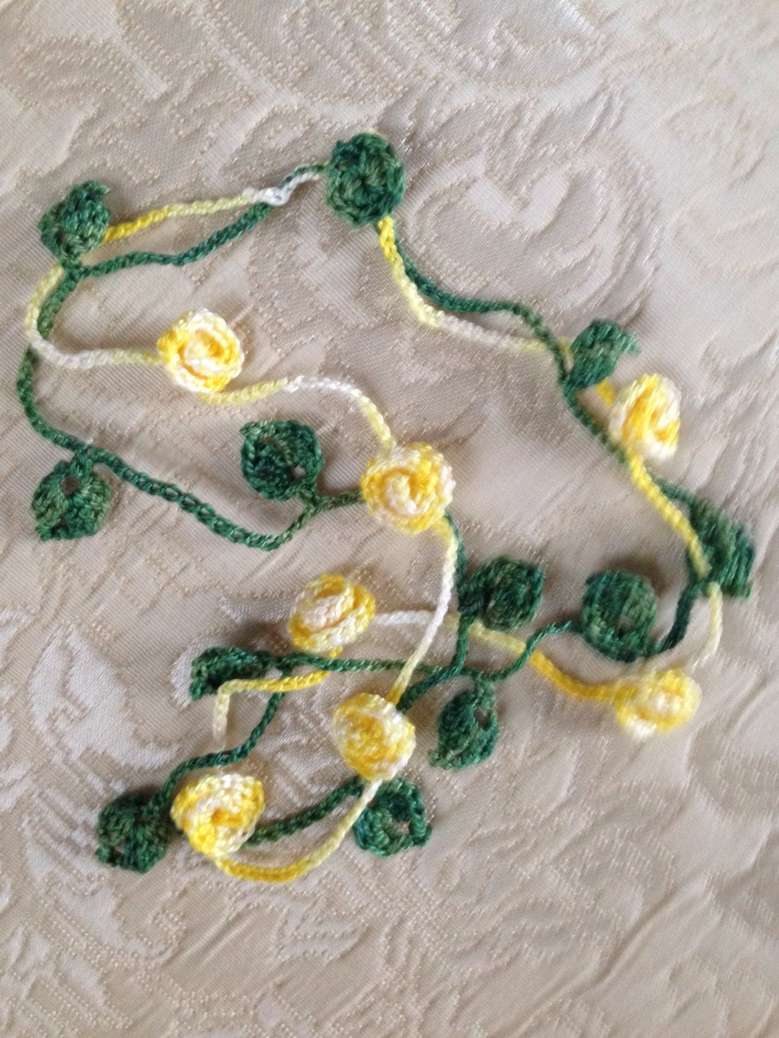 Lariat Gelbe Blumen Hand Häkeln Halskette Lariat Gelbe Blumen Hand Häkeln Halskette von JetandIrene