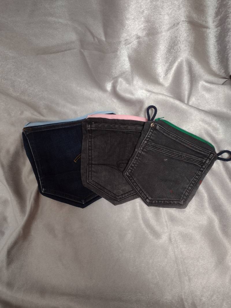 Upcycling Jeanstasche - Dunkel Jeanstäschlein Aus Hosentasche Upcycling Jeanstasche - Dunkel Jeanstäschlein Aus Hosentasche von JettesWerkstatt