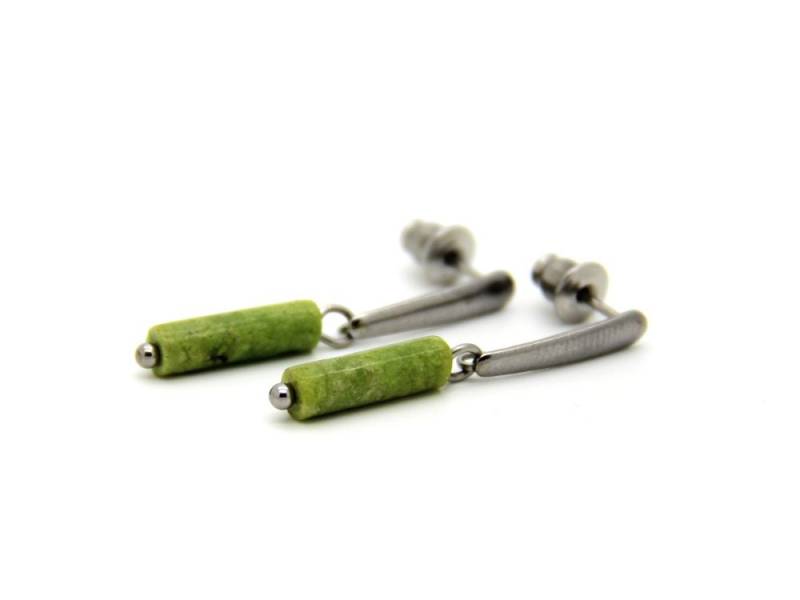 Chrysopras-Walzen-Edelstahlohrstecker in Grün | Marmoriert, Eingehängtem Element, Leichter Edelsteinschmuck, Grüner Chalcedon #160 Cally von JeudeCouleursSchmuck