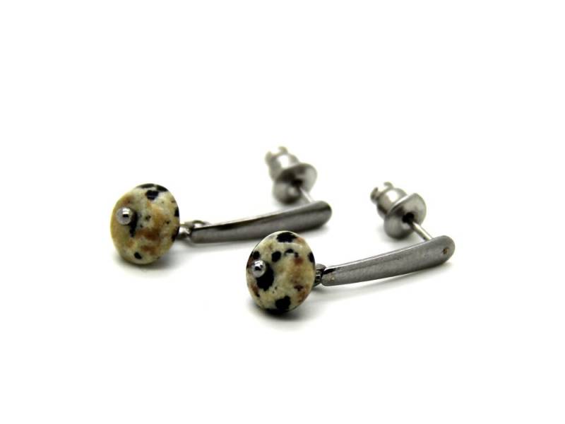 Dalmatinerjaspis-Linsen-Edelstahlohrstecker in Marmorierten Braunen Nuancen, Mit Eingehängtem Element Edelsteinschmuck Accessoire #003 Miako von JeudeCouleursSchmuck