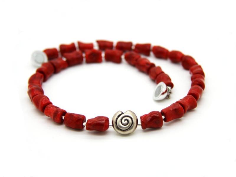 Kurze Korallen-Nuggets-Halskette in Orangerot Mit Echtsilber-Schnecke Und Kleinen Edelstahlzylindern, Korallenschmuck, Accessoire #251 Sico von JeudeCouleursSchmuck