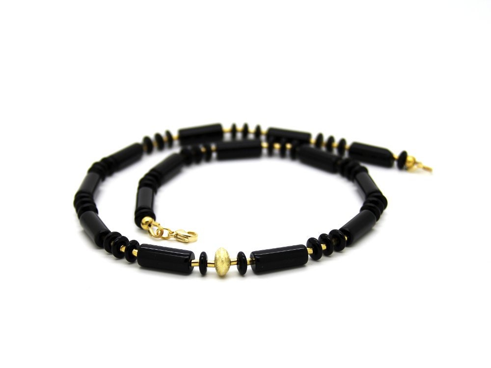 Kurze Onyx-Scheiben-Walzen-Halskette in Schwarz Mit Vergoldeten Echtsilber-Linse Und -Zylinder, Edelsteinschmuck, Accessoire #253 Akiza Kurze Onyx-Scheiben-Walzen-Halskette in Schwarz Mit Vergoldeten Echtsilber-Linse Und -Zylinder, Edelsteinschmuck, Accessoire #253 Akiza von JeudeCouleursSchmuck