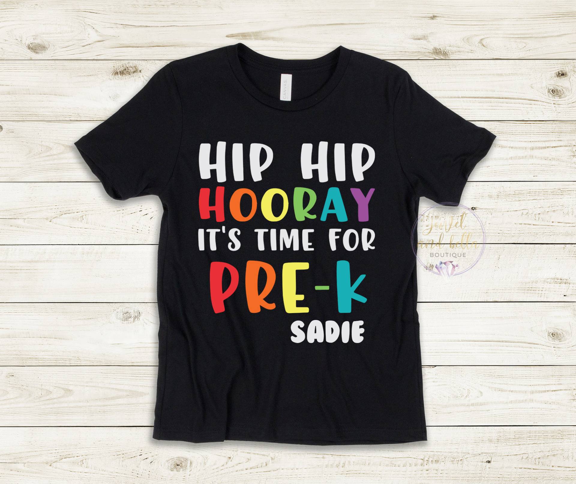 Hip Hooray It Es Time For Pre-K, Custom Pre-K Shirts, Kinder Erster Schultag, Tag Vor K Shirt, Personalisiertes Preschool Shirt von JewelAndBella