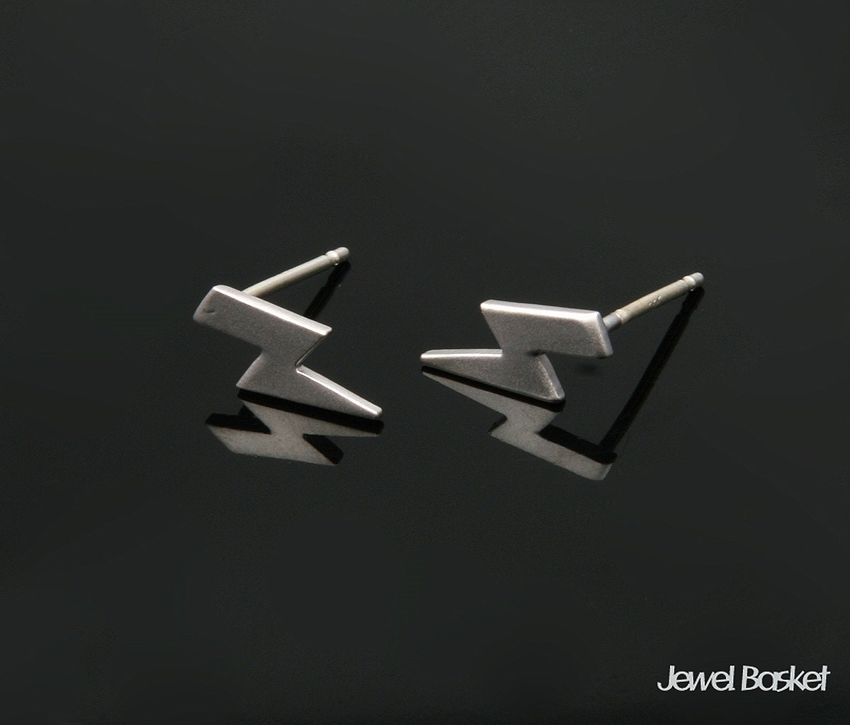 2 Stück - Donnerkeil Ohrringe in Mattem Rhodium/4.5mm X 10.5mm Bms228-E 2 Stück - Donnerkeil Ohrringe in Mattem Rhodium/4.5mm X 10.5mm Bms228-E von JewelBasket