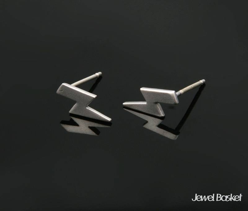 2 Stück - Donnerkeil Ohrringe in Mattem Rhodium/4.5mm X 10.5mm Bms228-E 2 Stück - Donnerkeil Ohrringe in Mattem Rhodium/4.5mm X 10.5mm Bms228-E von JewelBasket