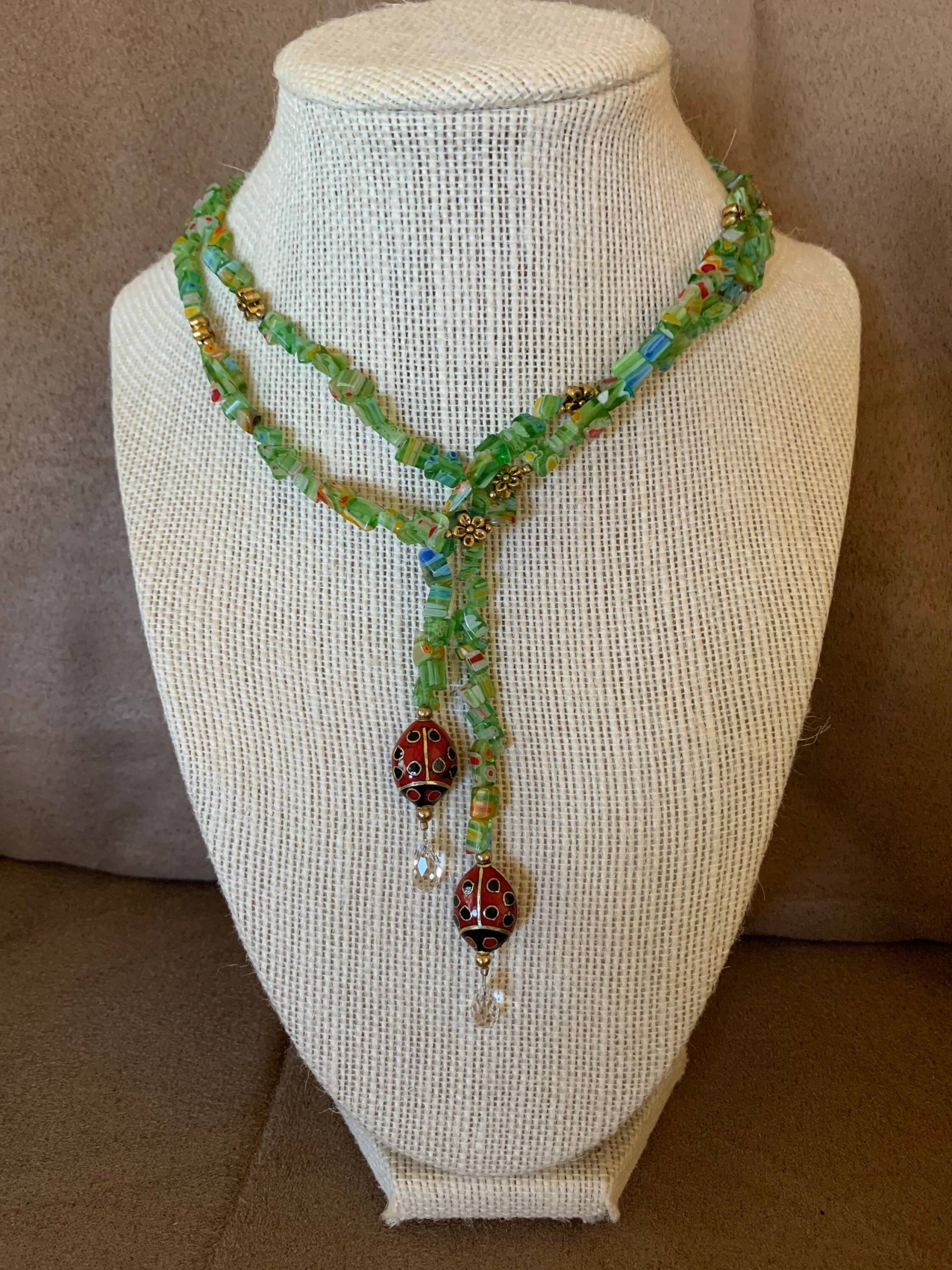 Grüne Milleflori Glas Chip Bead 64 Inch Lariat Halskette Grüne Milleflori Glas Chip Bead 64 Inch Lariat Halskette von JewelGrotto