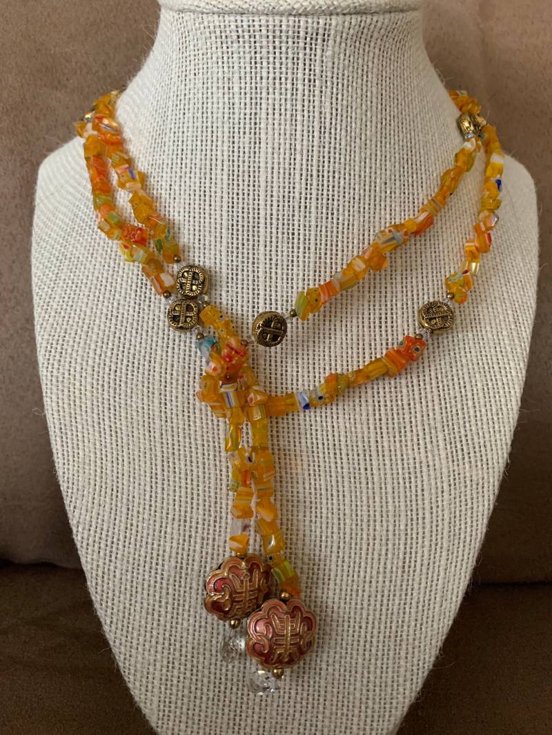 Orange Milleflori Glas Chip Bead 38-Zoll-Lariat Halskette Orange Milleflori Glas Chip Bead 38-Zoll-Lariat Halskette von JewelGrotto