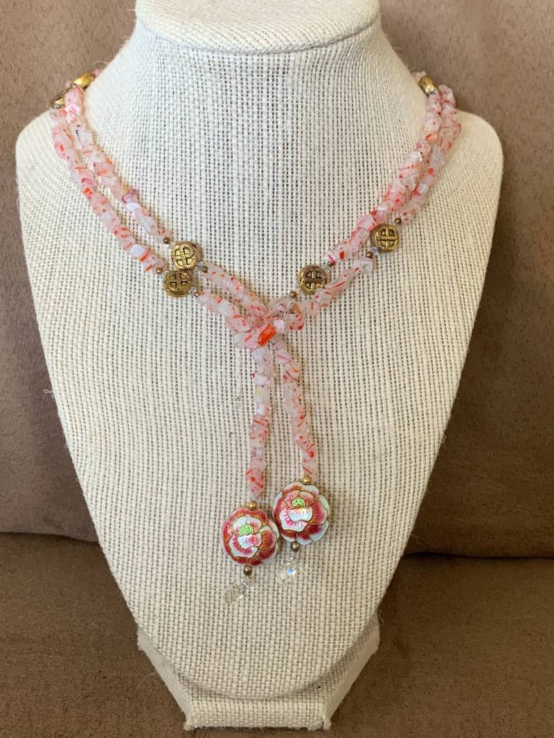 Rosa Milleflori Glas Chip Bead 64 Inch Lariat Halskette Rosa Milleflori Glas Chip Bead 64 Inch Lariat Halskette von JewelGrotto