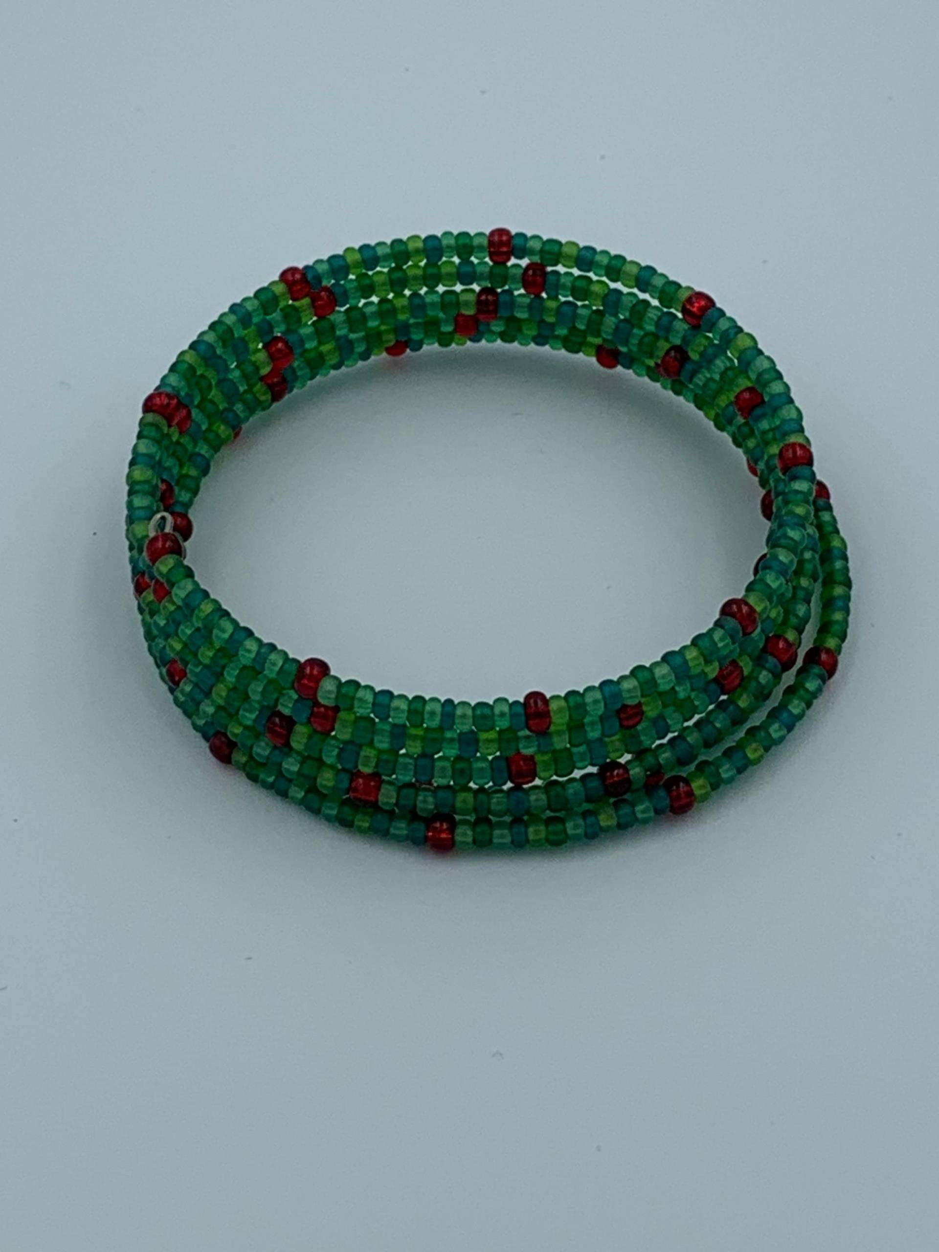 Rotes Und Grünes Memory-Draht-Armband Rotes Und Grünes Memory-Draht-Armband von JewelGrotto