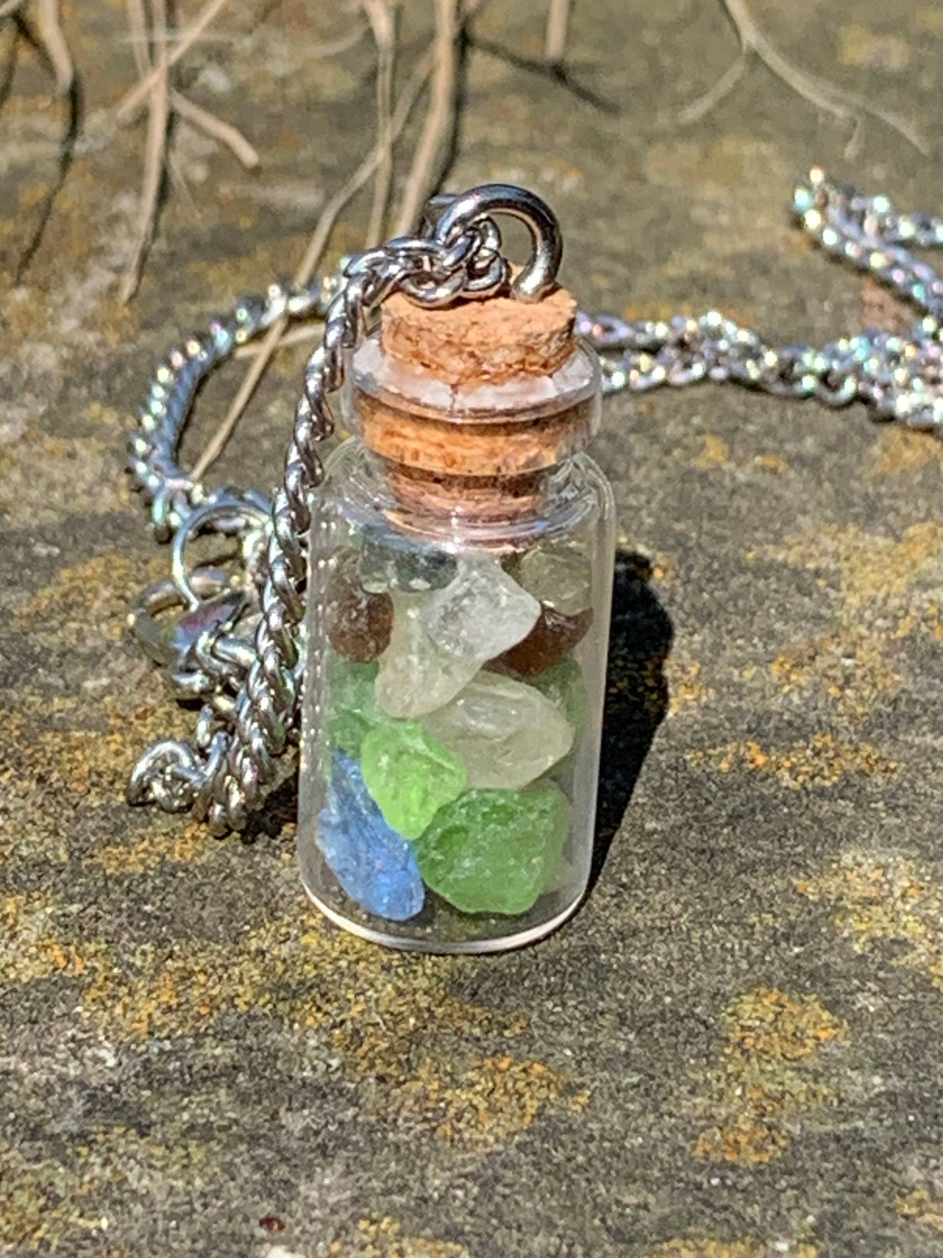 Seeglas in Einer 1Ml Flasche Anhänger Halskette Seeglas in Einer 1Ml Flasche Anhänger Halskette von JewelGrotto